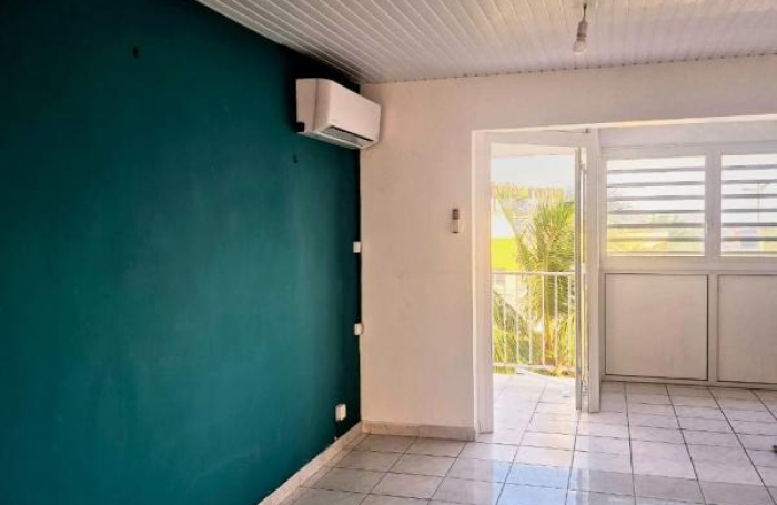 Vente Appartement 60.02m&sup2; 2 pièces Fort de france