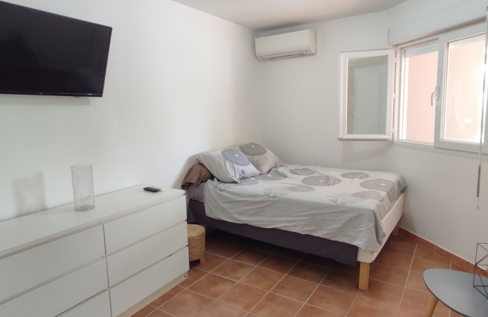 Grand T2 meubl&eacute; d'environ 70m2 proche du golf des Trois-&icirc;lets