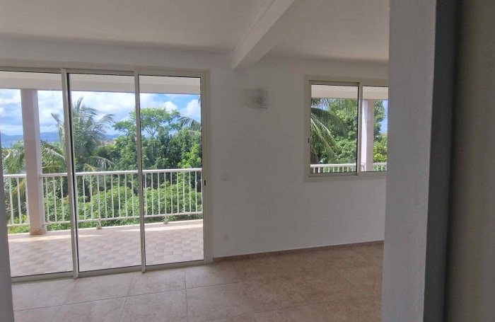 Spacieuse maison multi-niveaux   id&eacute;al famille ou investissement &agrave; Acajou au LAMENTIN