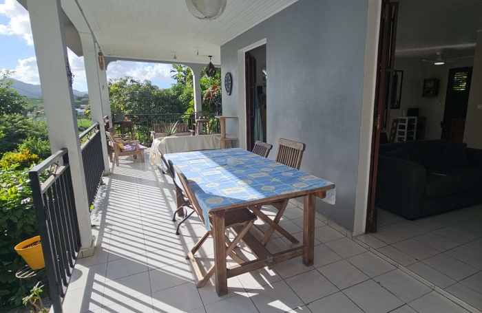 Jolie maison familiale avec grande terrasse et jardin