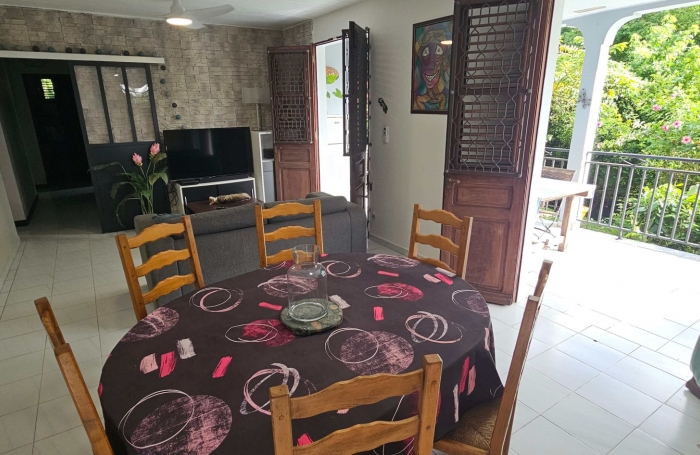 Jolie maison familiale avec grande terrasse et jardin