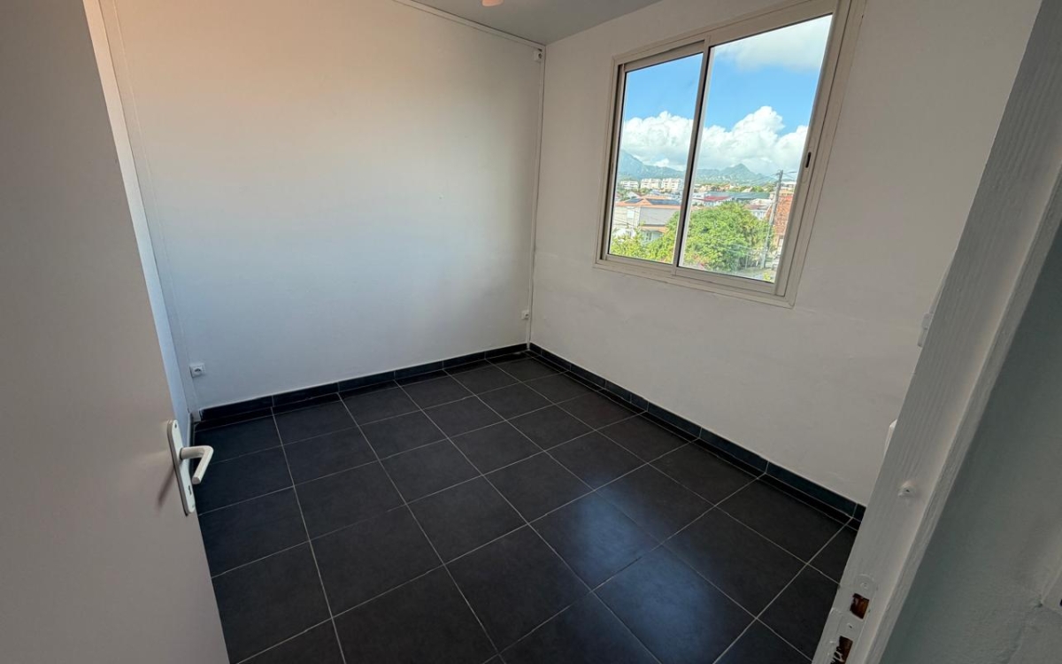 Cluny Appartement T3 &ndash; 62 m&sup2; &ndash; Terrasse &ndash; Parking -950&euro;/mois