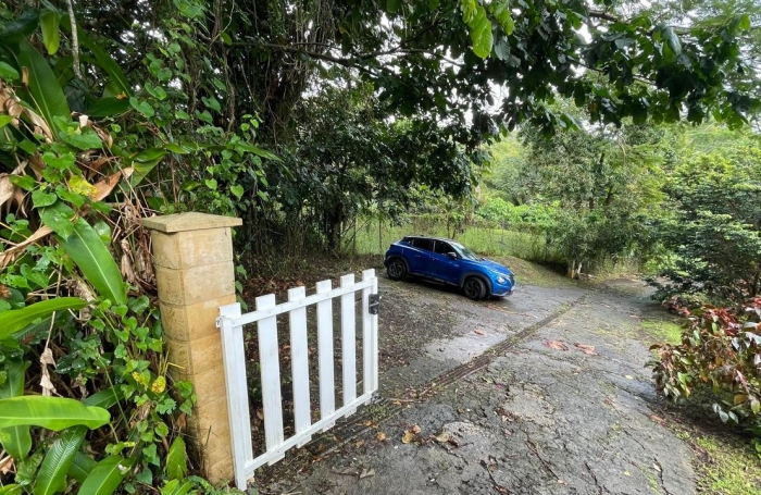 Maison atypique de type F12 avec travaux