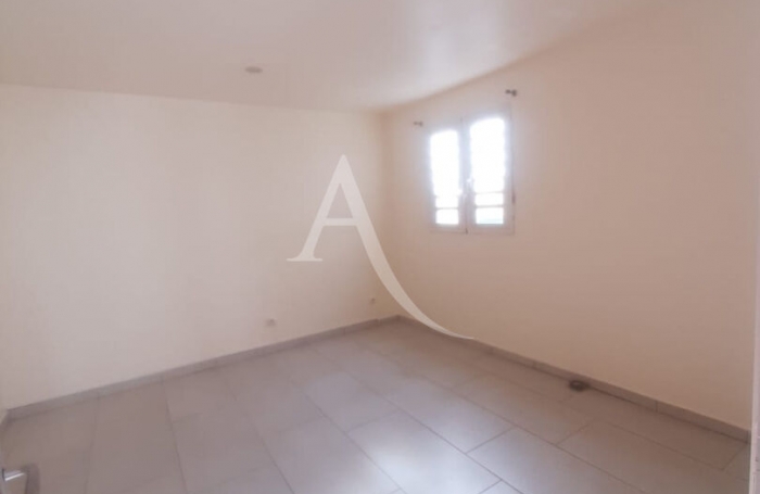 Vente Local commercial 197m&sup2; 7 pi&egrave;ces Fort de france