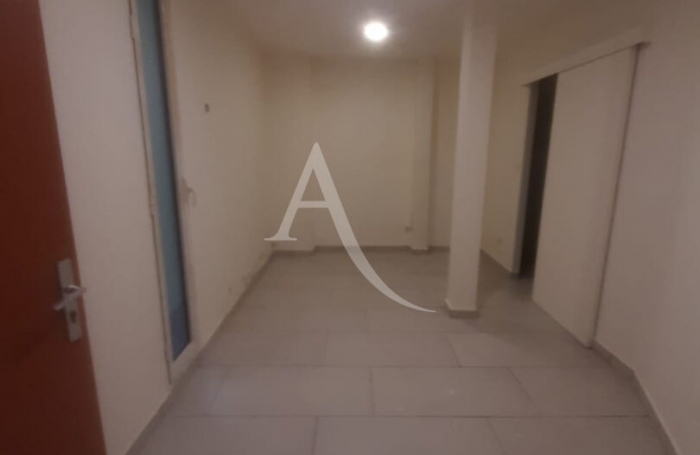 Vente Local commercial 197m&sup2; 7 pi&egrave;ces Fort de france