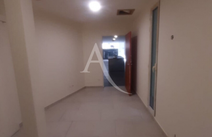 Vente Local commercial 197m&sup2; 7 pi&egrave;ces Fort de france