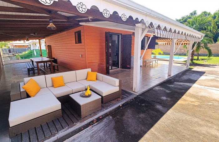 &Agrave; vendre : Charmante maison T3 en duplex avec piscine et jardin arbor&eacute; au VAUCLIN