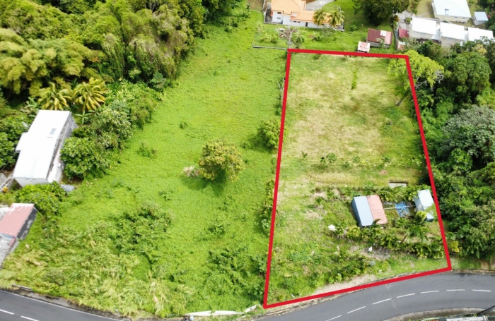 Beau Terrain &agrave; b&acirc;tir