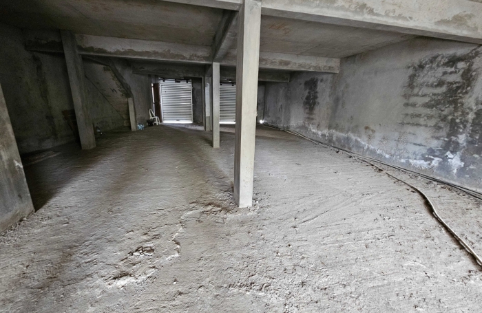 Immeuble de deux appartements + un espace commercial, bourg - SAINTE-LUCE