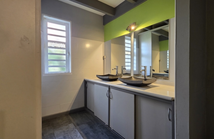 Maison T4 avec terrasses, piscine et vue mer, &agrave; deux pas du centre de SAINT-PIERRE