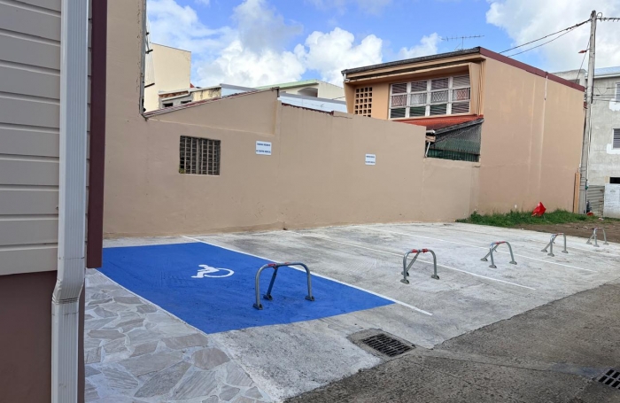 Location Bureaux 35m&sup2; Le Lamentin