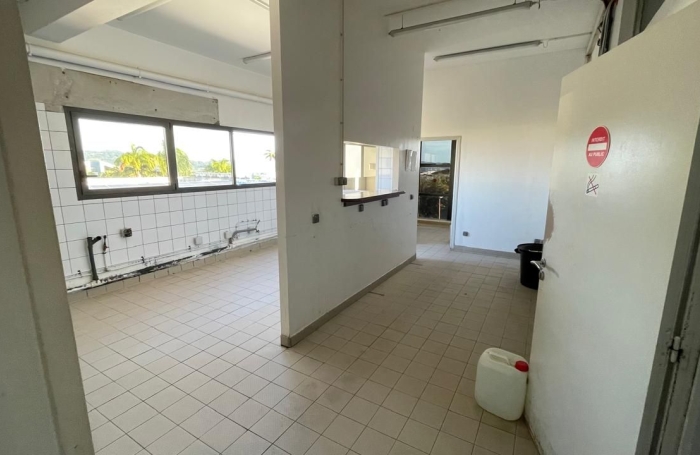 Location Bureaux 65m&sup2; Le Lamentin