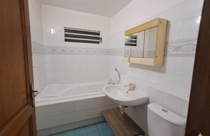 GRAND T4 -BATELIERE avec jardinet