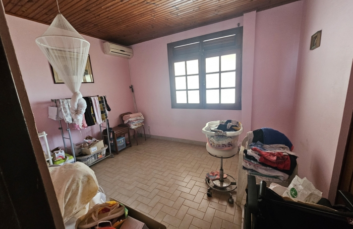 Maison &agrave; renover F5+F2 sur 2 niveaux - LE LAMENTIN