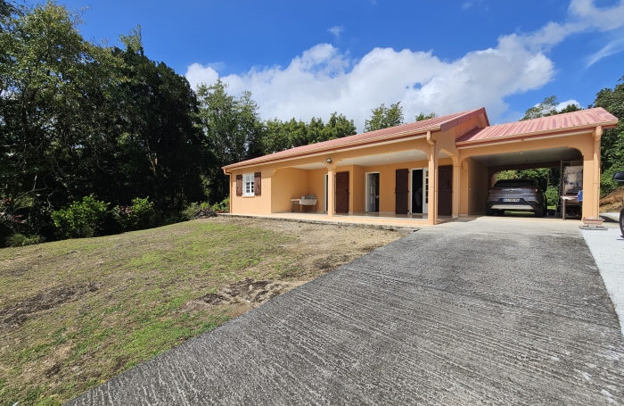 Maison F4 sur 5 071 m2 de terrain, constructible en partie - SCHOELCHER