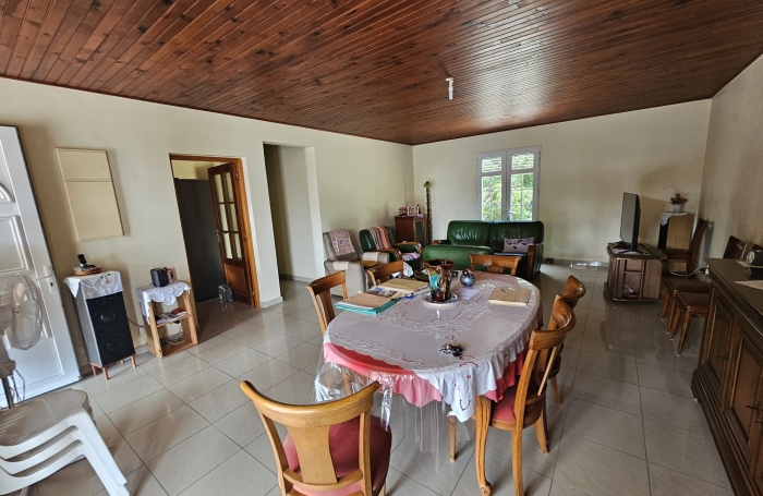 Maison F4 sur 5 071 m2 de terrain, constructible en partie - SCHOELCHER