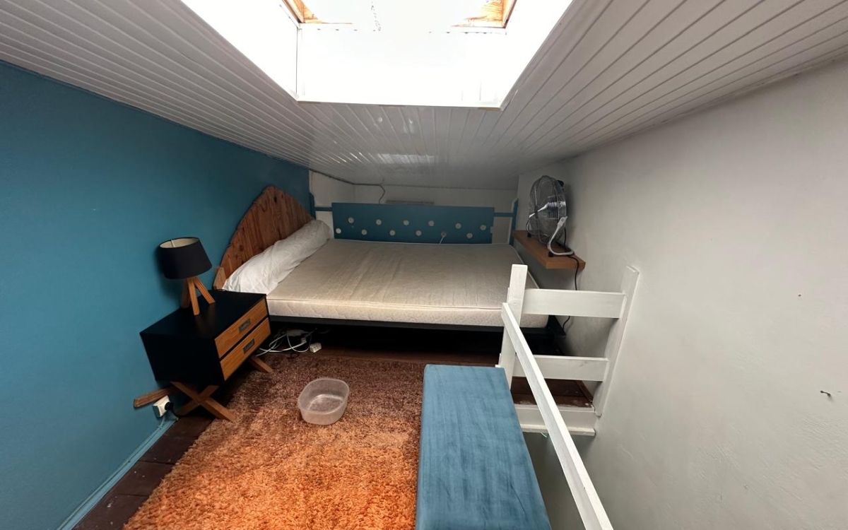 A LOUER STUDIO AVEC MEZZANINEMEUBLE BOURG MARIN