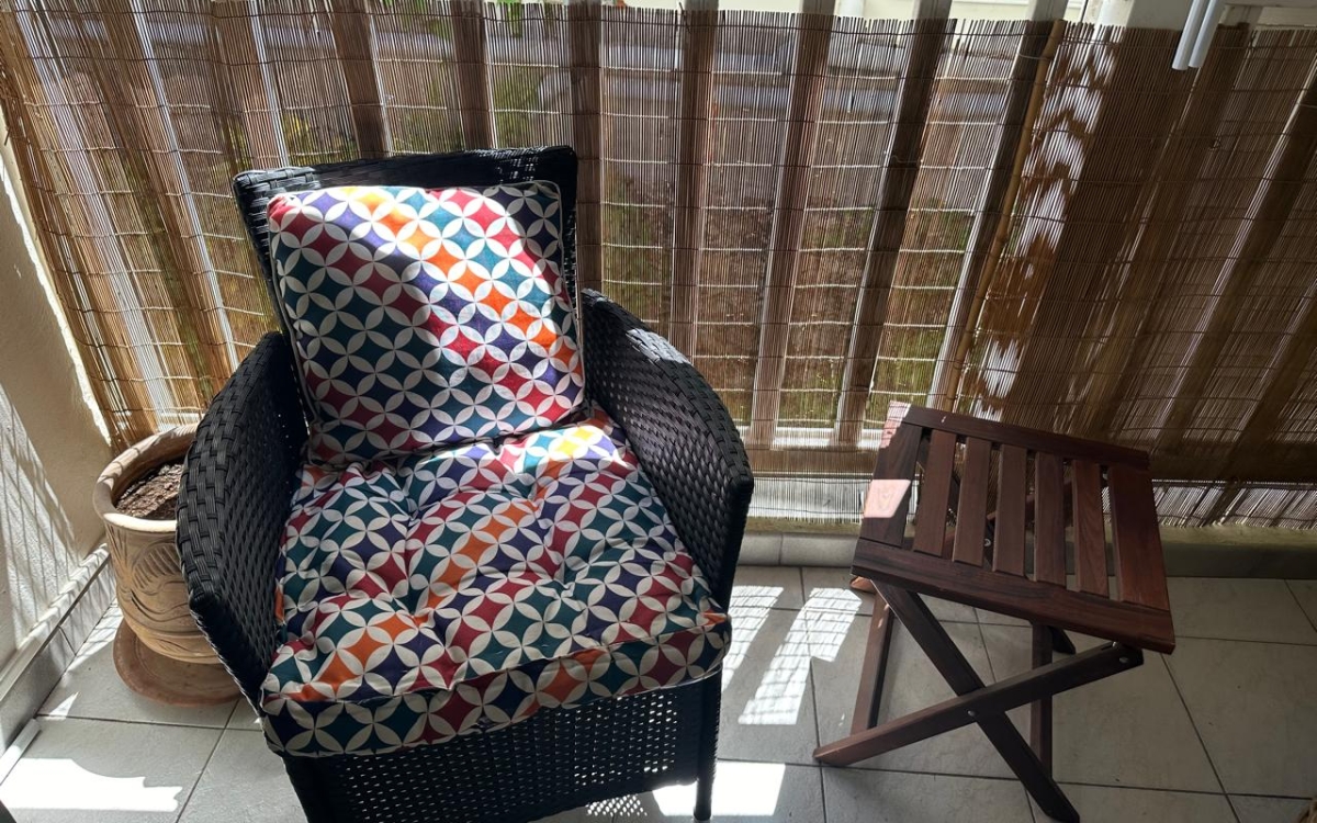 A LOUER STUDIO AVEC MEZZANINEMEUBLE BOURG MARIN