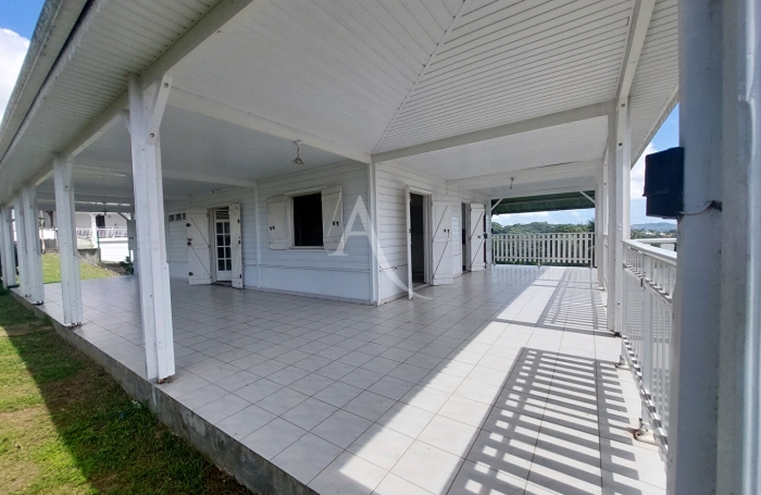 Vente Maison 102.24m&sup2; 4 pi&egrave;ces Saint-Joseph