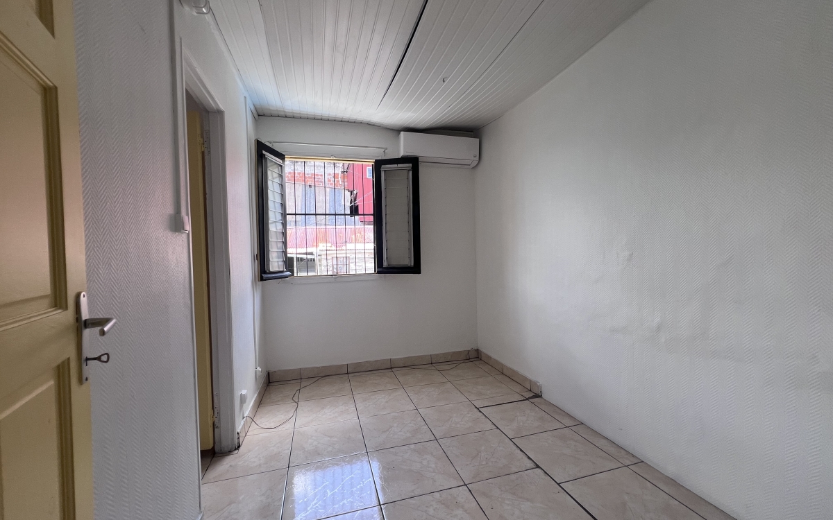 Le LAMENTIN - Maison de ville T4 Bourg 149 000 &euro; FAI