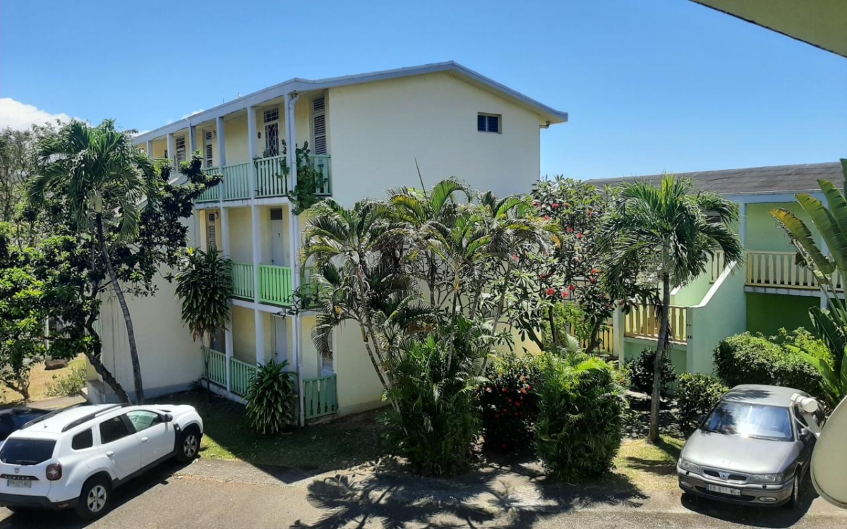 Sainte-Luce T2 r&eacute;nov&eacute; &agrave; 1 min de la plage - 268 K&euro;