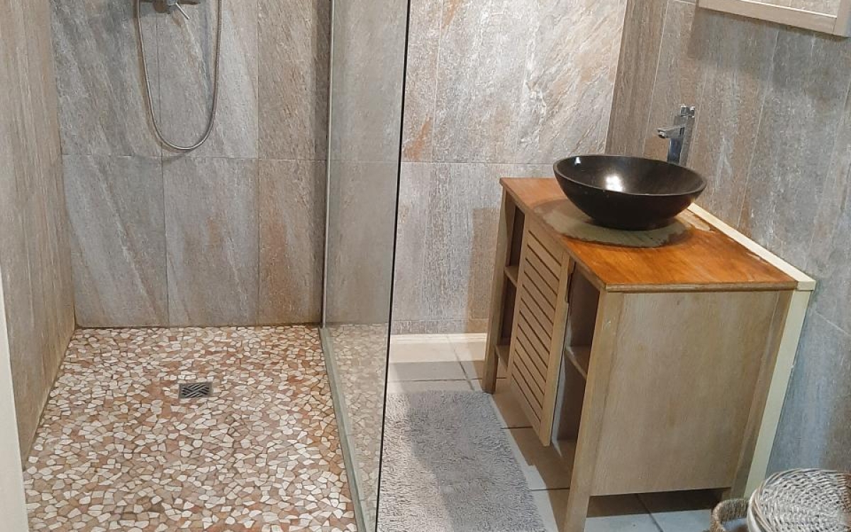 Les Trois-&Icirc;lets F2 meubl&eacute; avec terrasse et parking 198 000 &euro;