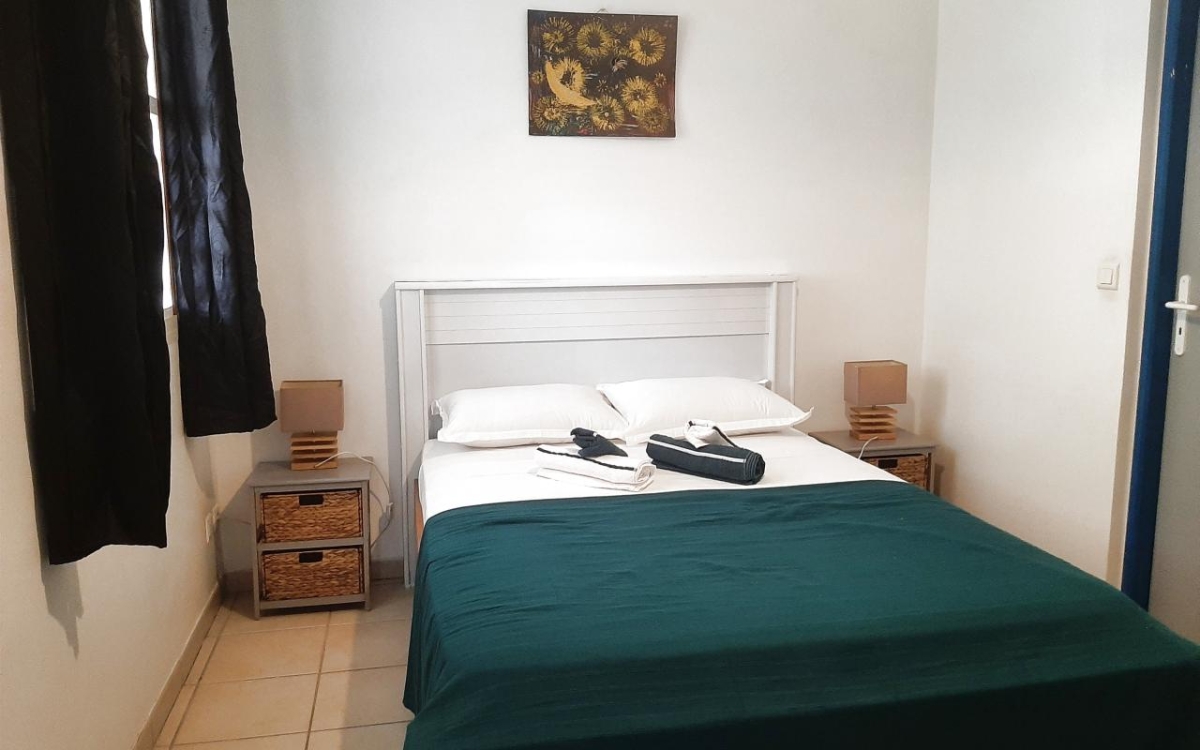 Les Trois-&Icirc;lets F2 meubl&eacute; avec terrasse et parking 198 000 &euro;