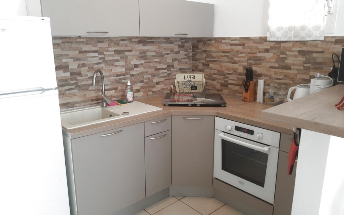 Les Trois-&Icirc;lets F2 meubl&eacute; avec terrasse et parking 198 000 &euro;