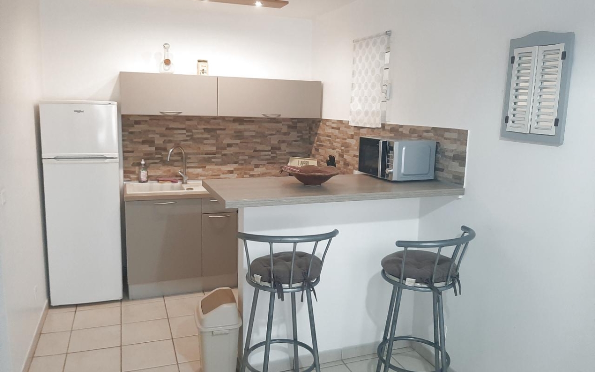 Les Trois-&Icirc;lets F2 meubl&eacute; avec terrasse et parking 198 000 &euro;