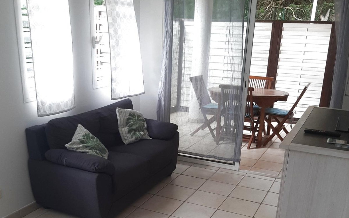 Les Trois-&Icirc;lets F2 meubl&eacute; avec terrasse et parking 198 000 &euro;