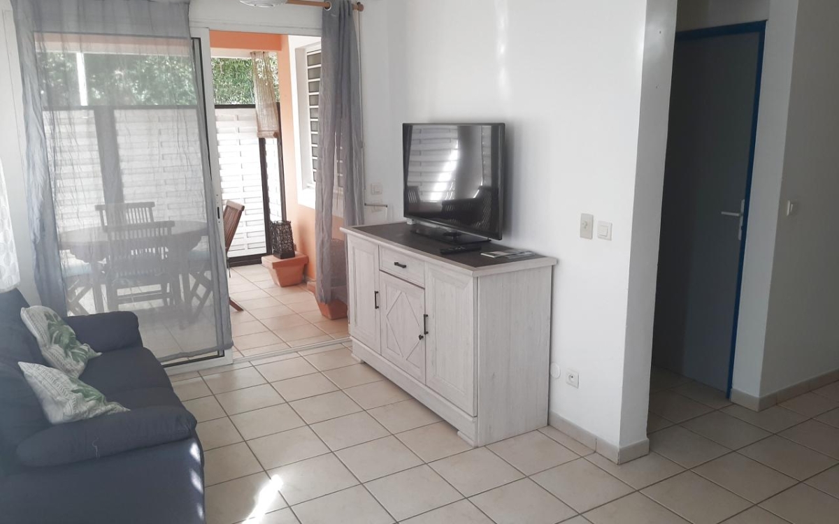 Les Trois-&Icirc;lets F2 meubl&eacute; avec terrasse et parking 198 000 &euro;