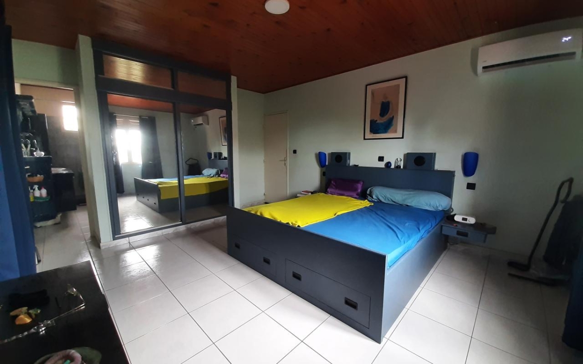 Rivi&egrave;re-Sal&eacute;e Maison T6 avec terrasse et jardin 359 000 &euro; FA