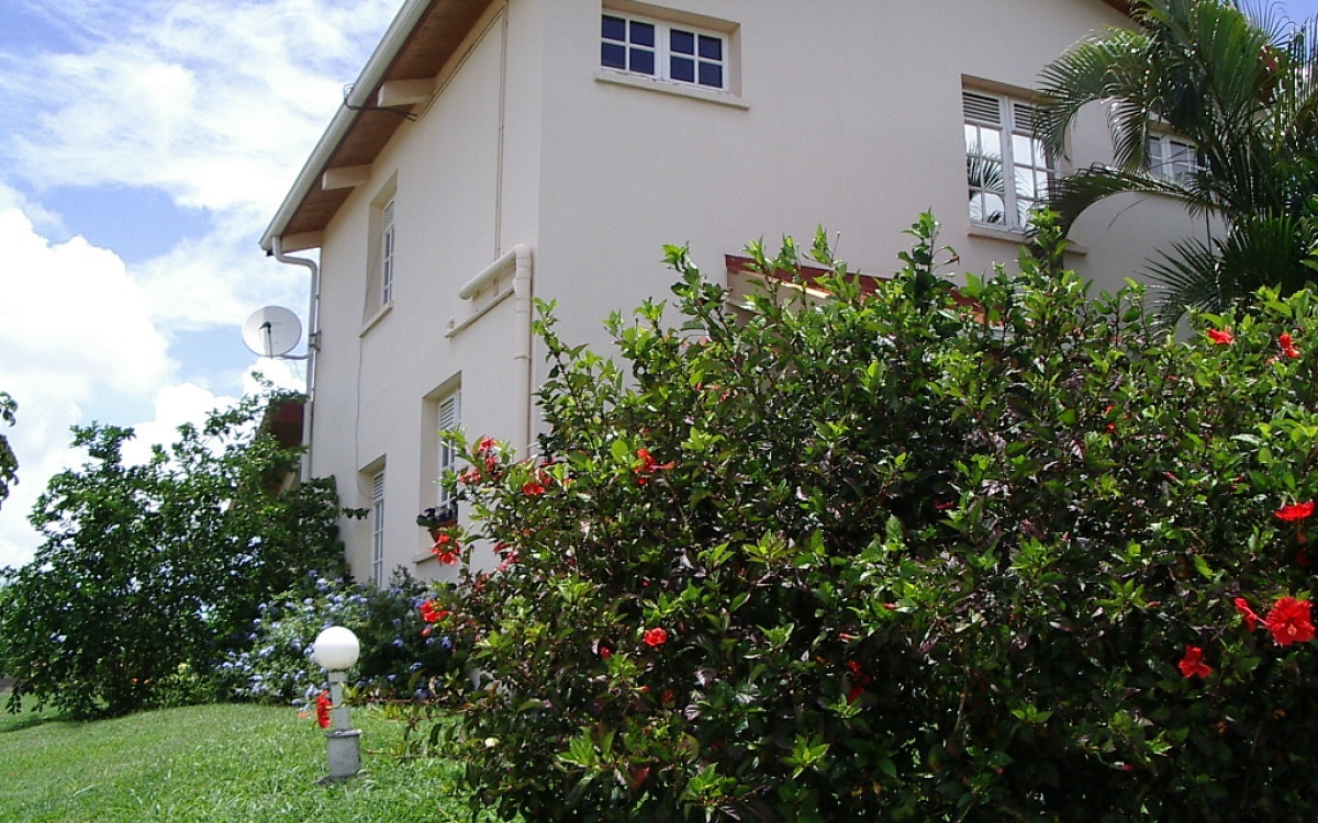 Rivi&egrave;re-Sal&eacute;e Maison T6 avec terrasse et jardin 359 000 &euro; FA