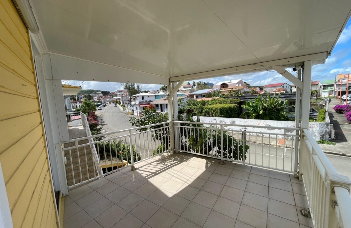 Ensemble immobiliers de trois appartements - Bourg VAUCLIN