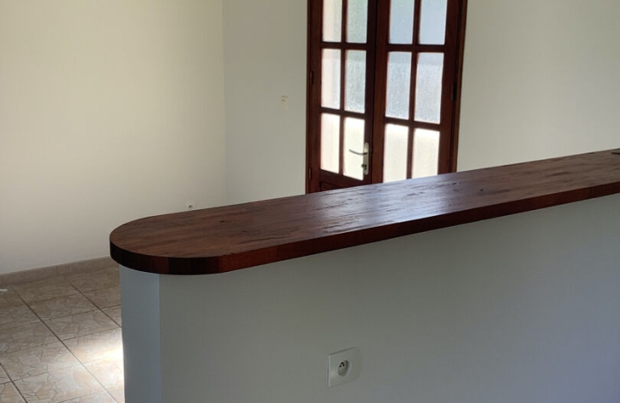 Location Appartement 100m&sup2; 4 pi&egrave;ces Rivi&egrave;re Sal&eacute;e