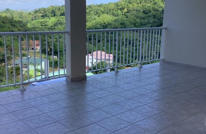Location Appartement 100m&sup2; 4 pi&egrave;ces Rivi&egrave;re Sal&eacute;e