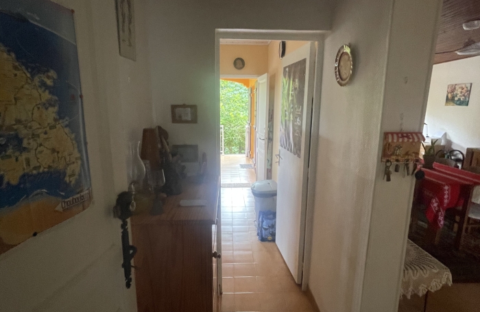 Grand T4 avec fort-potentiel &agrave; acheter &agrave; Rivi&egrave;re-Sal&eacute;e