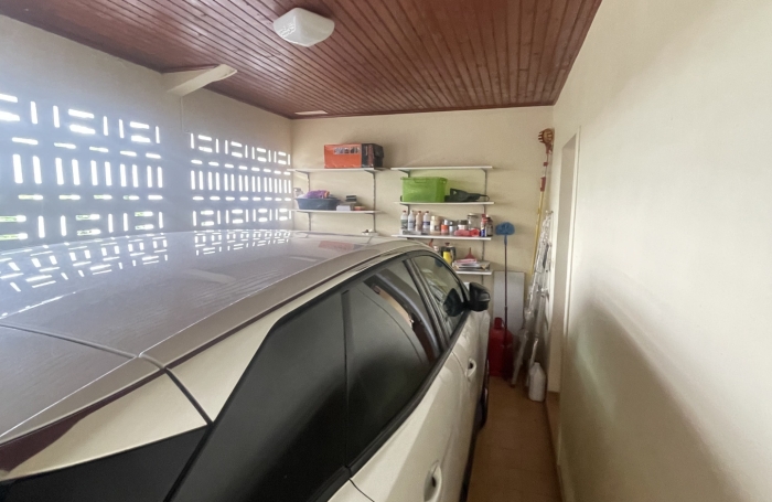 Grand T4 avec fort-potentiel &agrave; acheter &agrave; Rivi&egrave;re-Sal&eacute;e