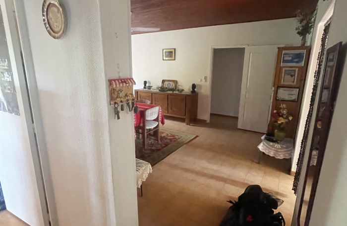 Grand T4 avec fort-potentiel &agrave; acheter &agrave; Rivi&egrave;re-Sal&eacute;e