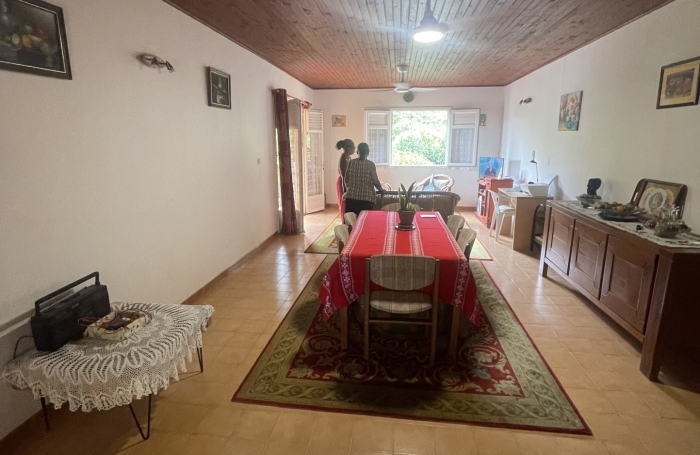 Grand T4 avec fort-potentiel &agrave; acheter &agrave; Rivi&egrave;re-Sal&eacute;e