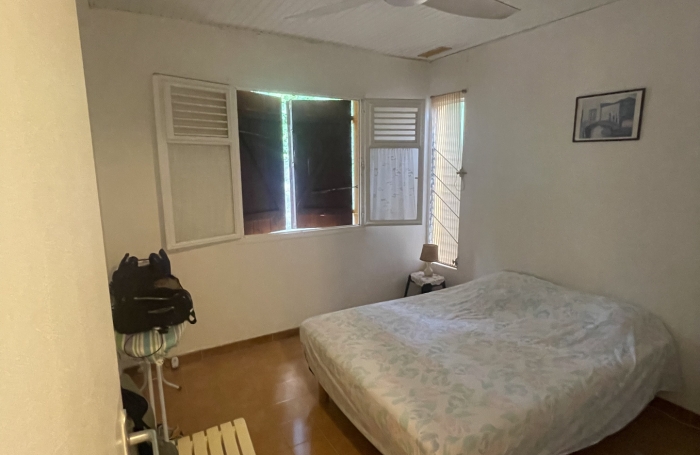 Grand T4 avec fort-potentiel &agrave; acheter &agrave; Rivi&egrave;re-Sal&eacute;e