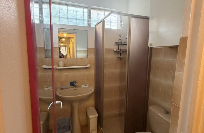 Grand T4 avec fort-potentiel &agrave; acheter &agrave; Rivi&egrave;re-Sal&eacute;e