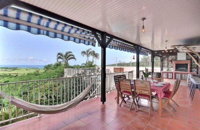 HAUT DE VILLA T5 meubl&eacute; PISCINE ET VUE MER