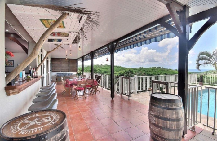 HAUT DE VILLA T5 meubl&eacute; PISCINE ET VUE MER