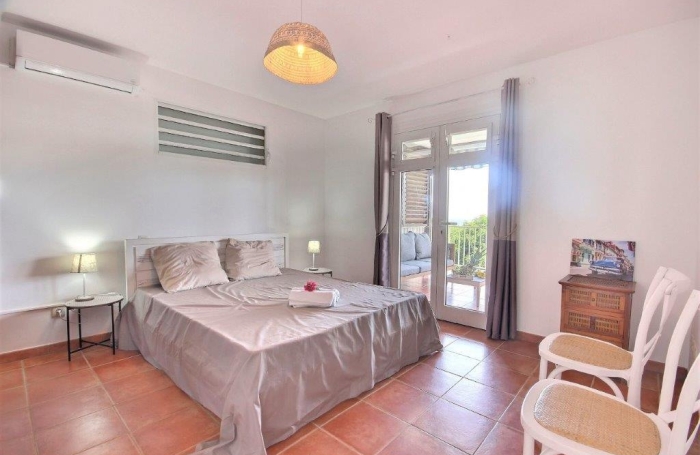 HAUT DE VILLA T5 meubl&eacute; PISCINE ET VUE MER