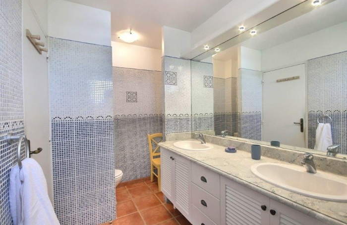 HAUT DE VILLA T5 meubl&eacute; PISCINE ET VUE MER