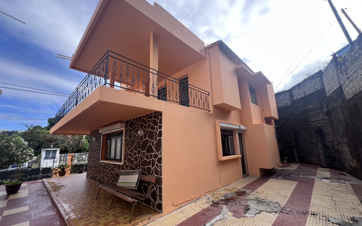  Trinit&eacute; bourg- Villa 4 chambres avec grands volumes - 405K&euro;