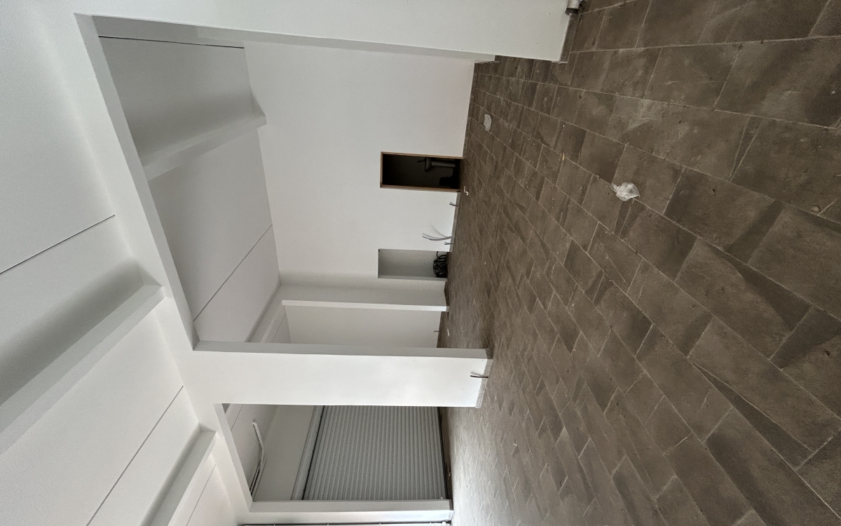 Rivi&egrave;re Pilote - Local professionnel 96 m&sup2; - 2400&euro; HT/Mois