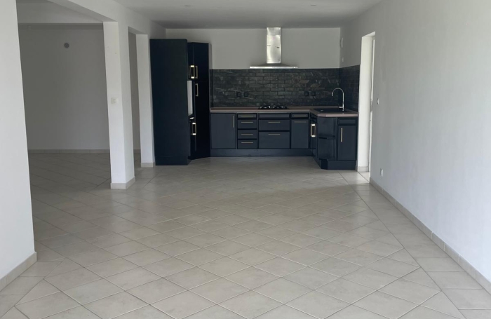 T3 ind&eacute;pendant en bas de villa avec jardin - Lamentin