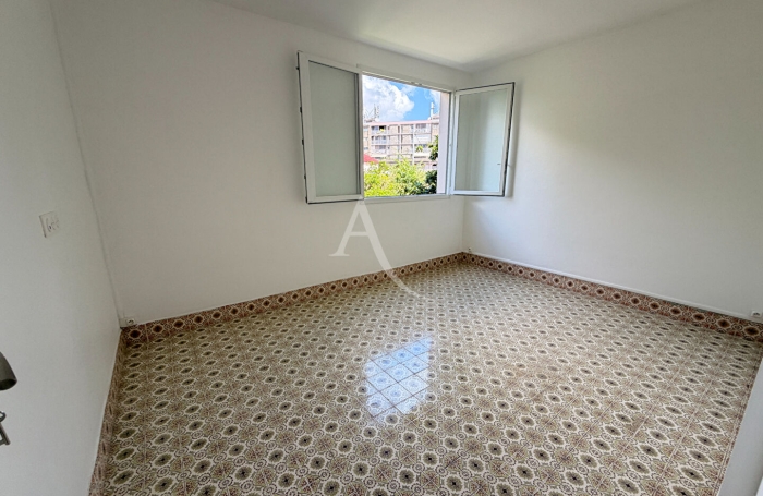 Vente Maison 250m&sup2; 7 pi&egrave;ces Le Lamentin